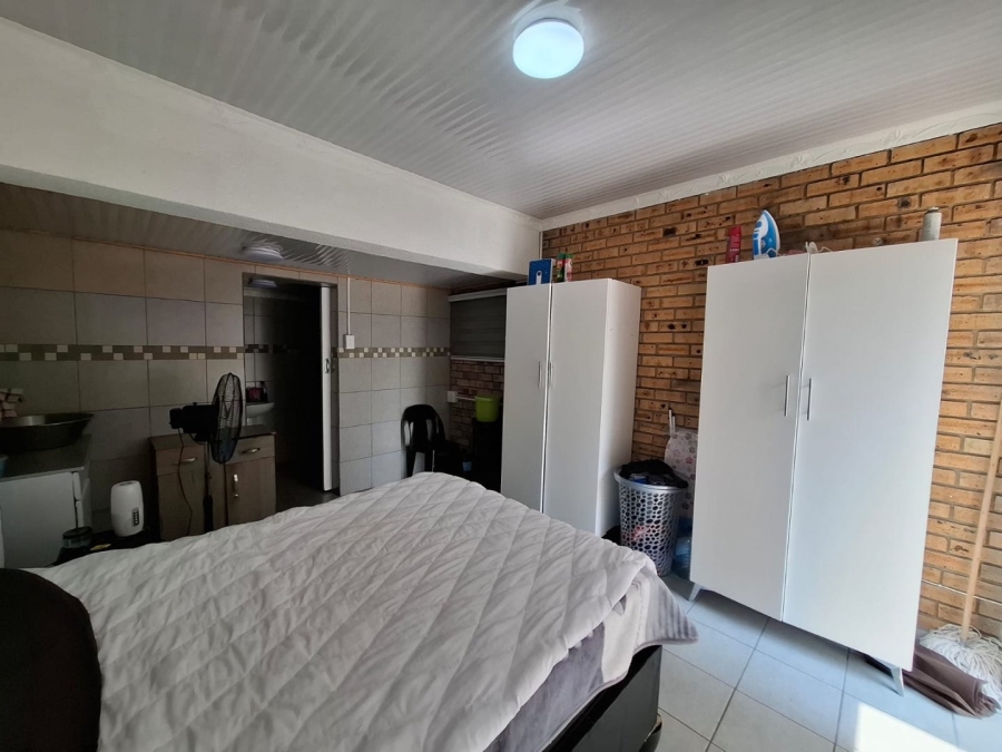 5 Bedroom Property for Sale in Oos Einde North West